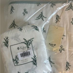 Kyte Baby Eucalyptus Standard Crib Sheet & Toddler Blanket